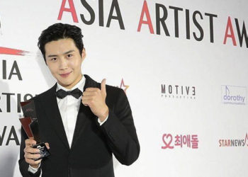 Kim Seon Ho Wins 2 Awards in 1 Night, Proving Himself as the Most Popular Actor at Asia Artist Awards 2021