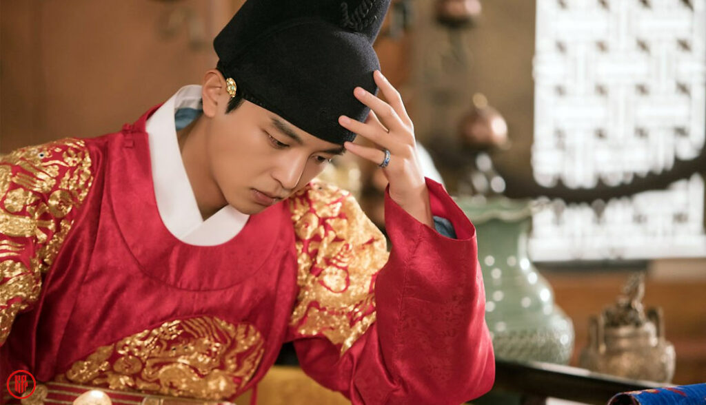 Yeon Woo Jin as Lee Yeok in “Queen for Seven Days” | Twitter