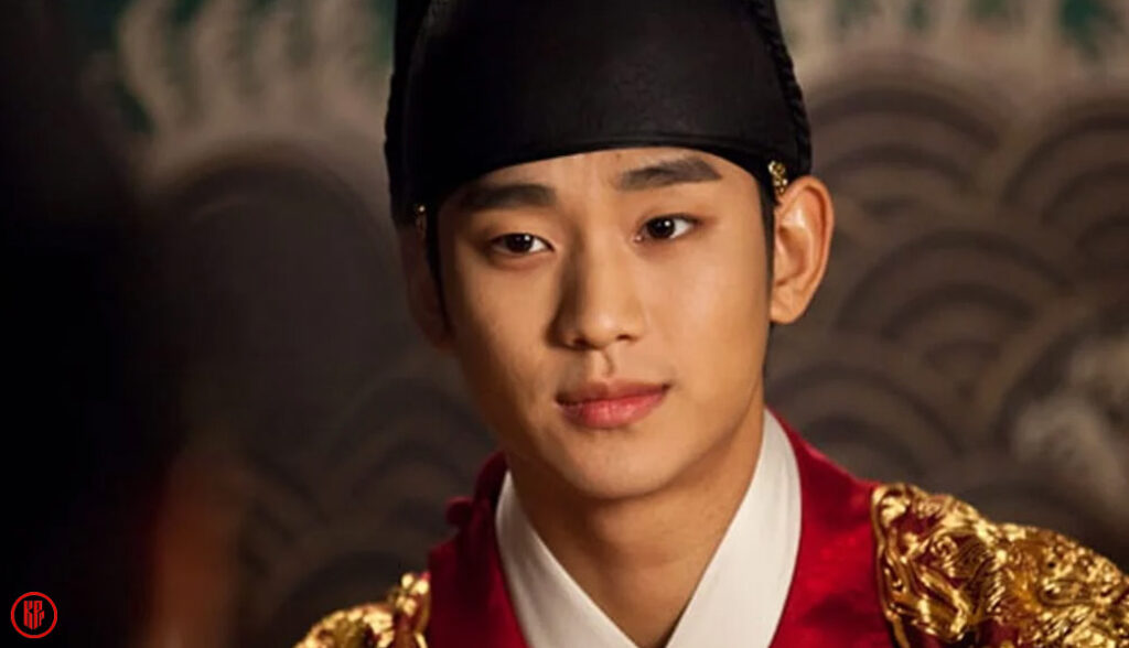 Best korean male actor historical drama Kim Soo Hyun as Lee Hwon in “The Moon Embracing the Sun” | Twitter