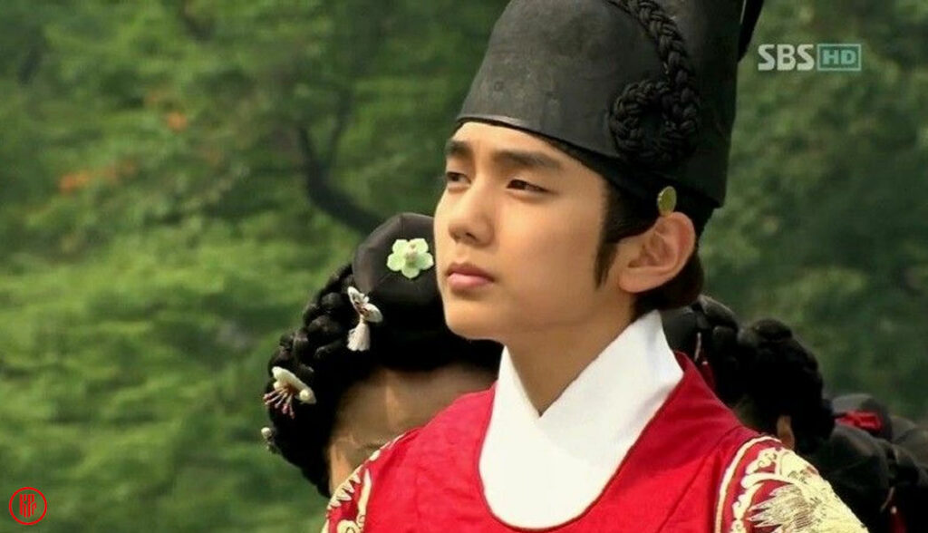 Yoo Seung Ho young King. | Twitter