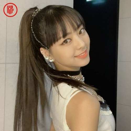 female kpop idols with bangs ITZY Yuna