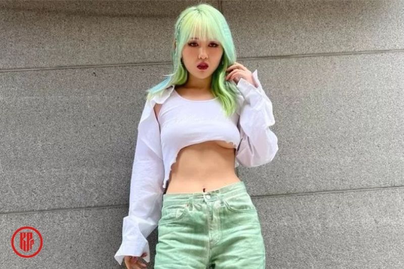 korean rapper ash-b underboob fashion