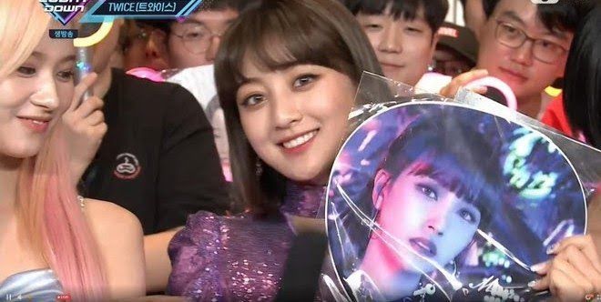 Jihyo brought a fan with MIna's picture to make sure she was not left behind