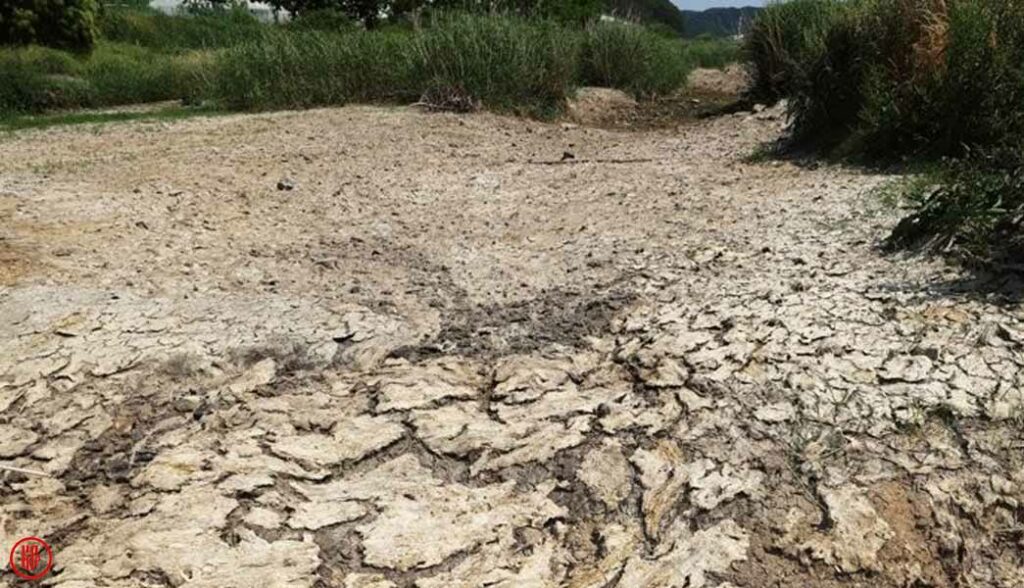 The bottom of a stream in Sejong, central South Korea, is dry and cracked from a long drought. | Yonhap News