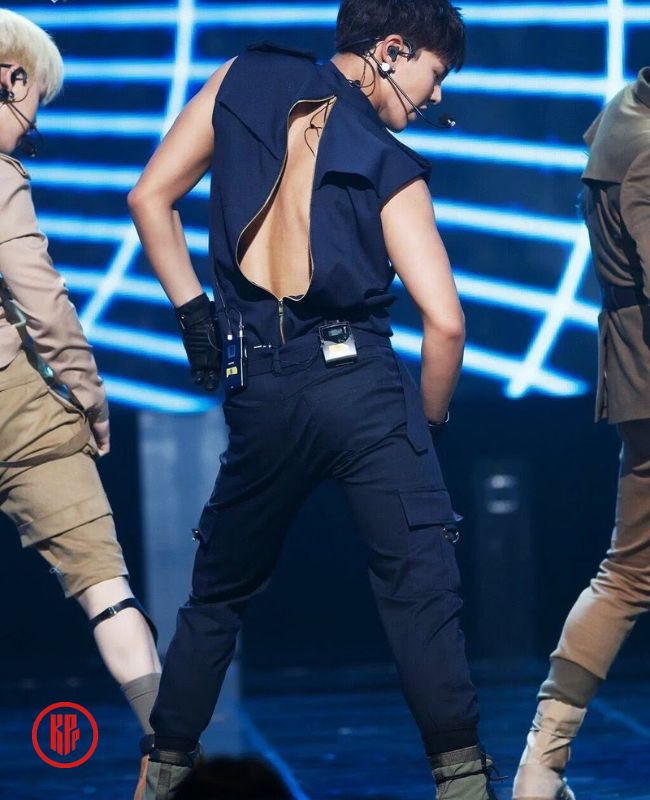 Kpop male idols sexy backless fashion MONSTA X Shownu