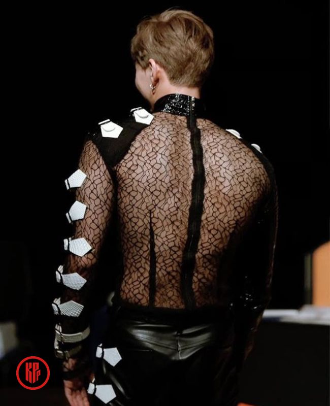 Kpop male idols sexy backless fashion MONSTA X Shownu