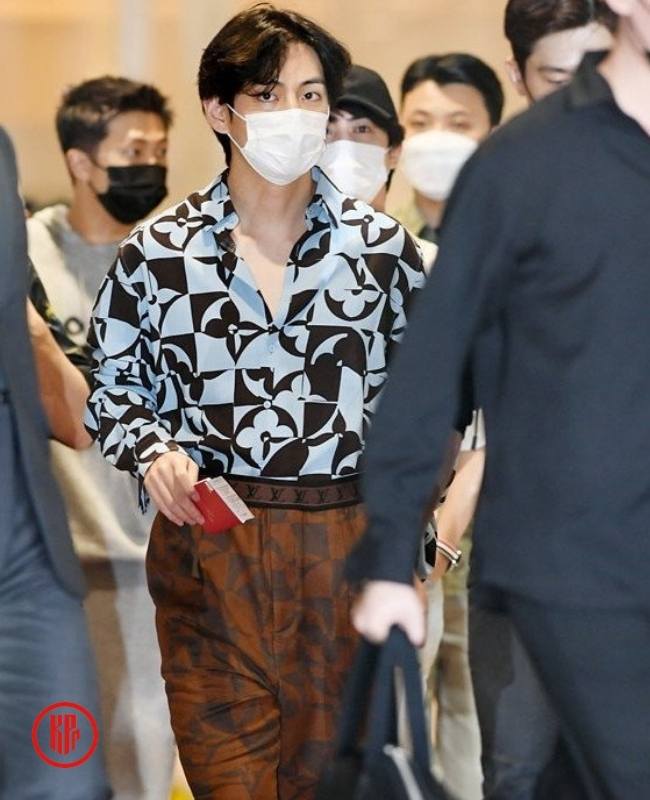 BTS V airport fashion evolution