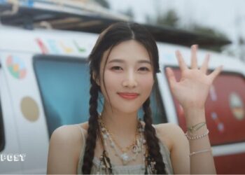 9 Fashion Inspiration from Red Velvet Joy with Vintage Style Trends