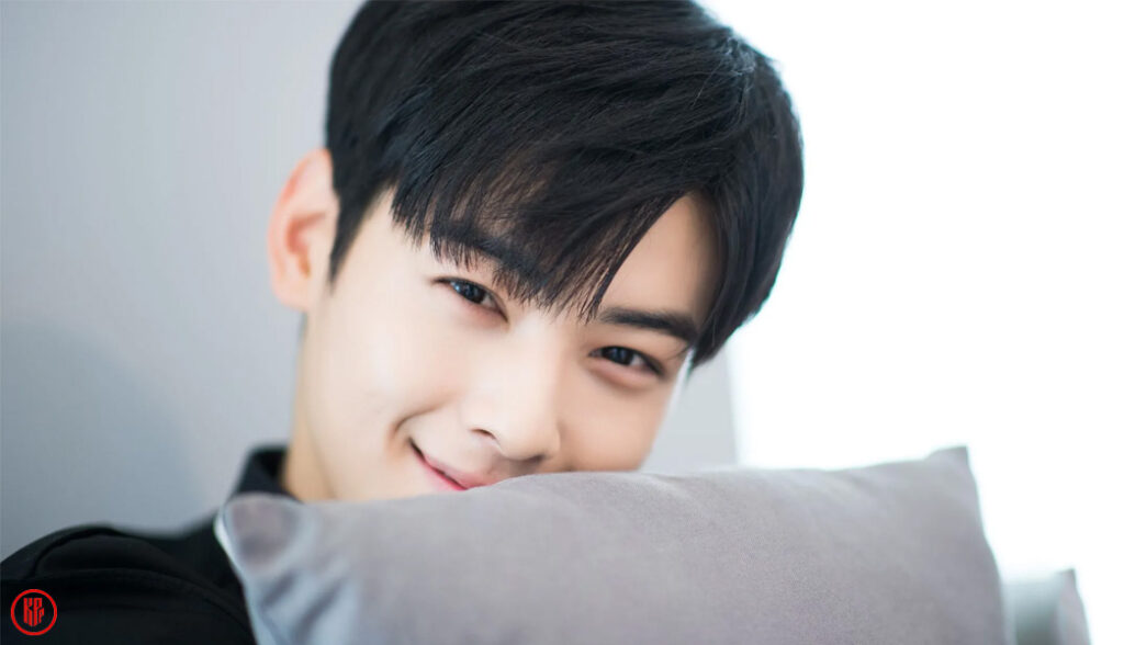 New interesting facts revealed about what type of person Cha Eun Woo and his shocking real voice. | Twitter