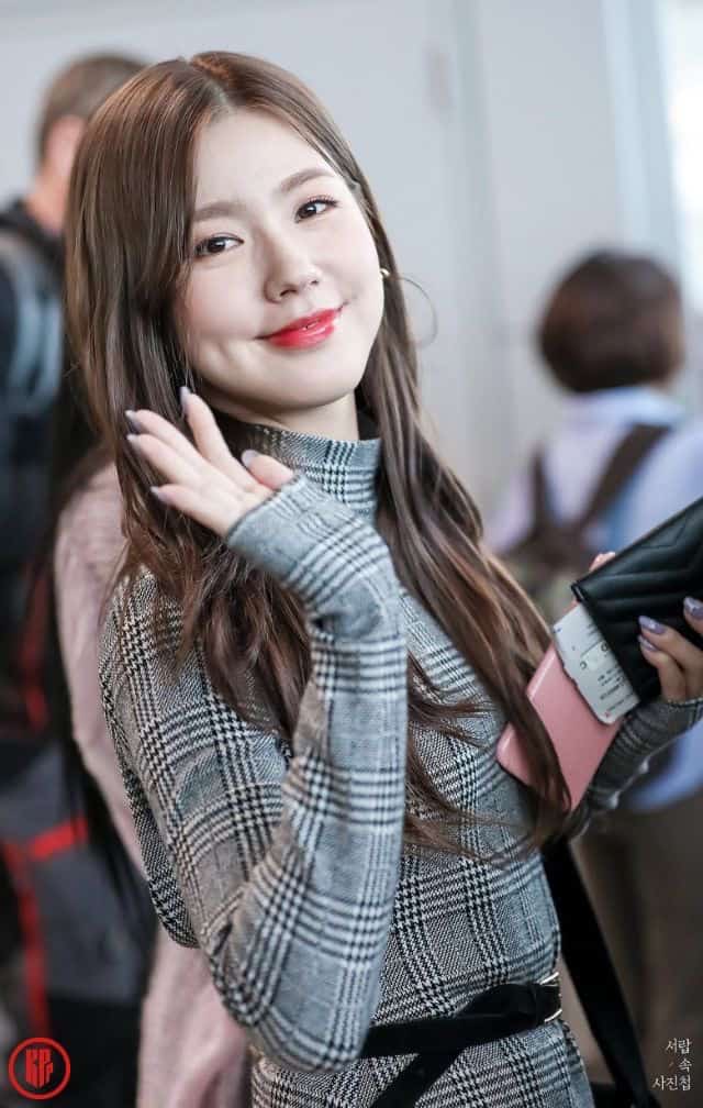 FEMALE KPOP IDOLS WITH DIMPLES - (G)I-DLE Miyeon