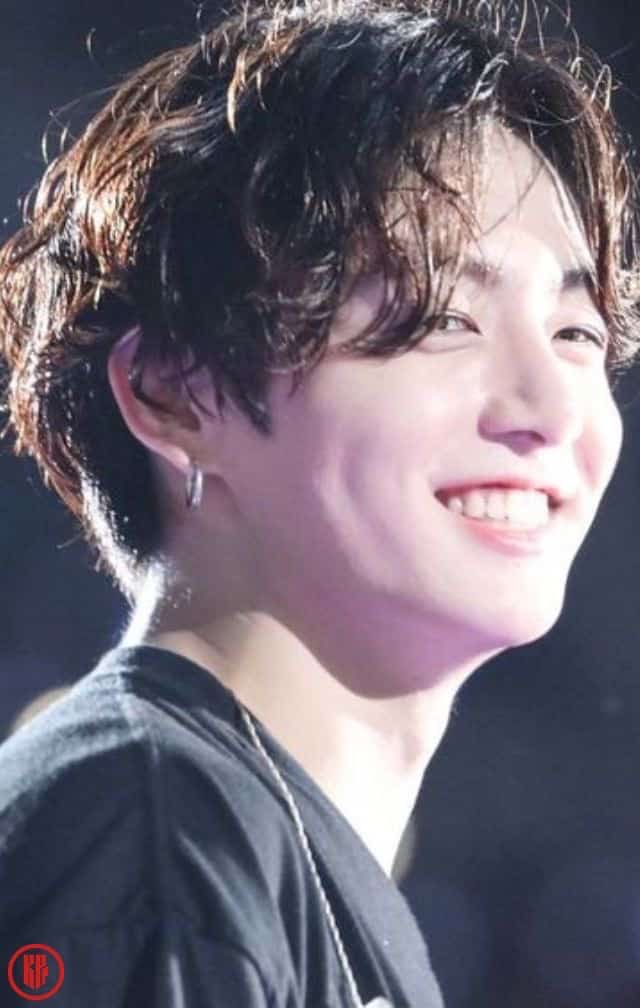 MALE KPOP IDOLS WITH DIMPLES - BTS Jungkook