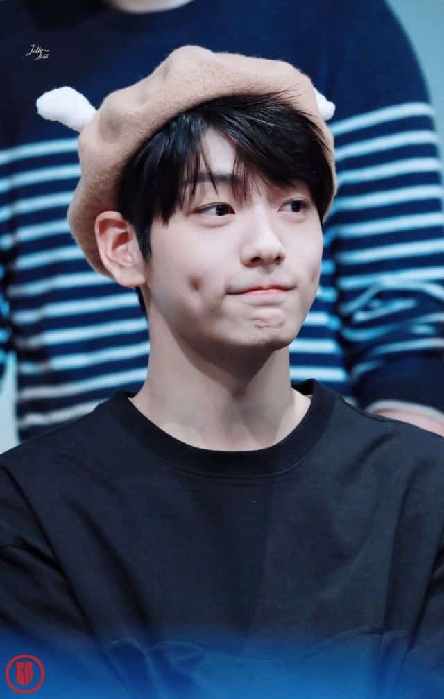 MALE KPOP IDOLS WITH DIMPLES - TXT SOOBIN