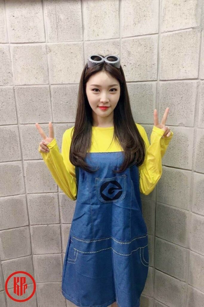 Kpop idols in minion outfit