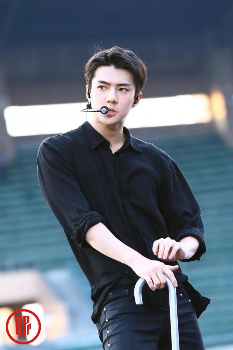 Sehun maknae muscular body wide shoulders