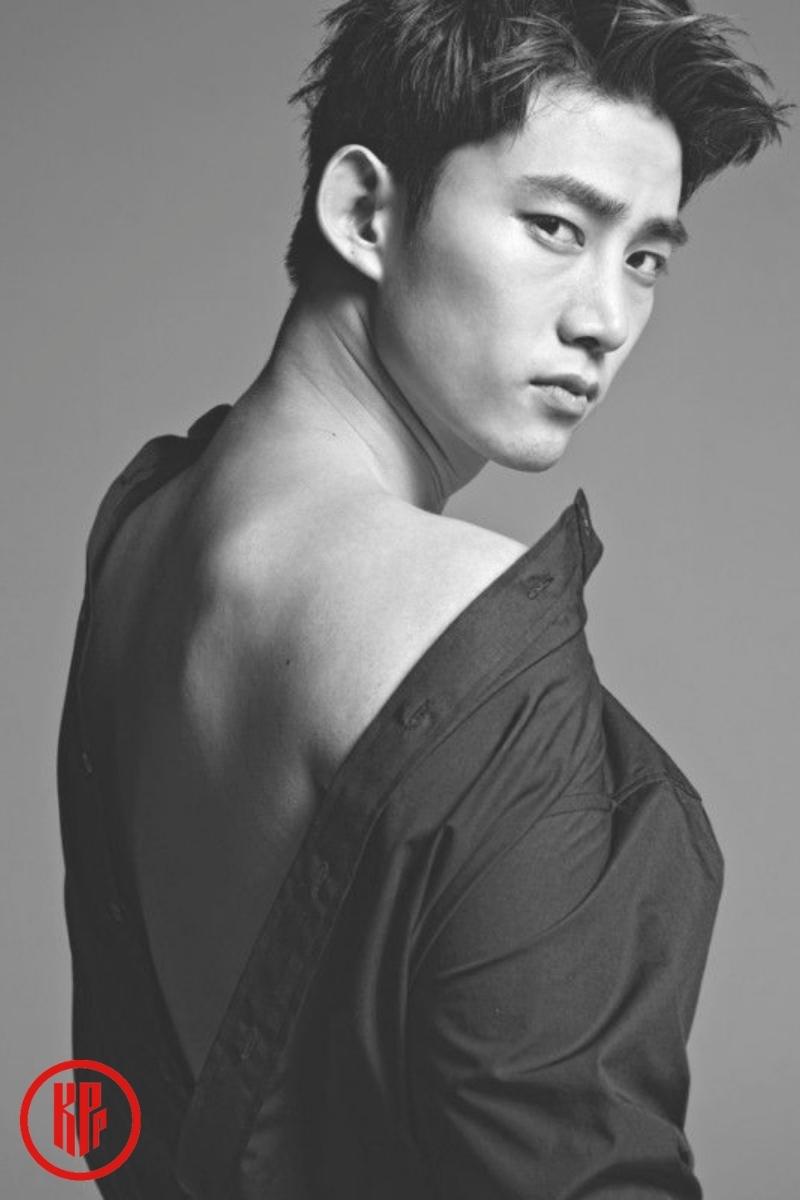 kpop wide shoulders taecyeon