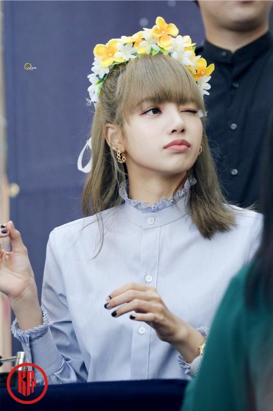 BLACKPINK Lisa flower crown