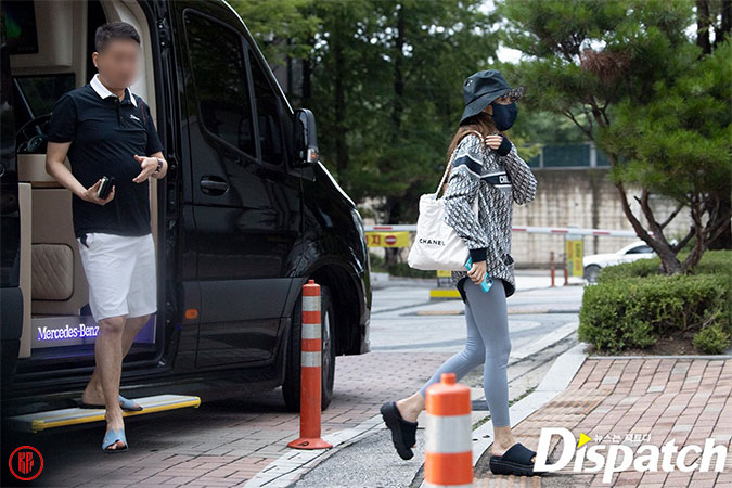 Alleged photos of Park Min Young and cryptocurrency CEO boyfriend, Kang Jong Hyun. | Dispatch.