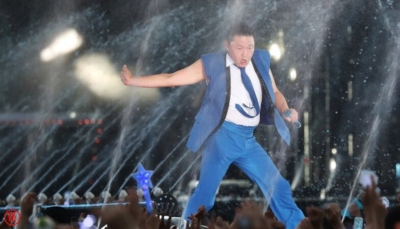  PSY “Summer Swag” water show 2022. | Twitter