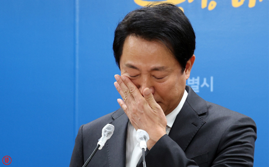 Seoul Mayor Oh Se Hoon tearful apology | KoreaJoongAngDaily