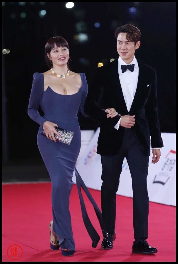 Kim Hye Soo and Yoo Yeon Seok at 42nd Blue Dragon Film Awards.