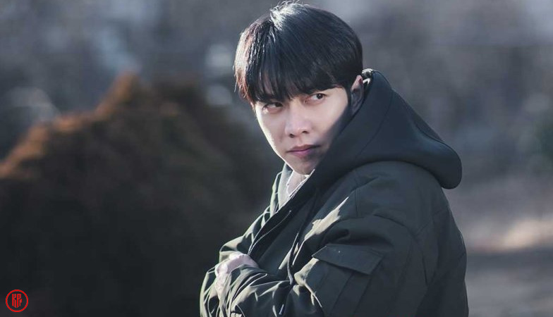 Lee Seung Gi is fighting a powerful enemy. | Photo Credits: Dispatch