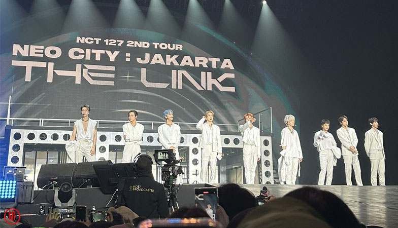 NCT 127 Jakarta concert 2022 stopped midway after multiple fainting issues. | Twitter