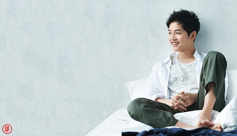 Song Joong Ki confirmed rumors of dating a foreigner girlfriend. | Naver