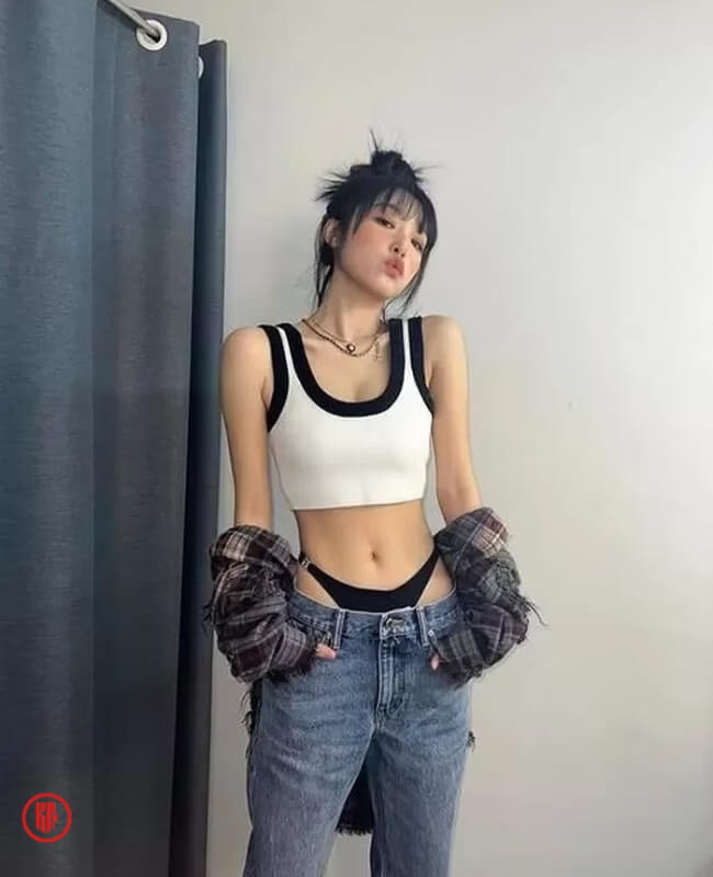 Choi Yena low-rise jeans