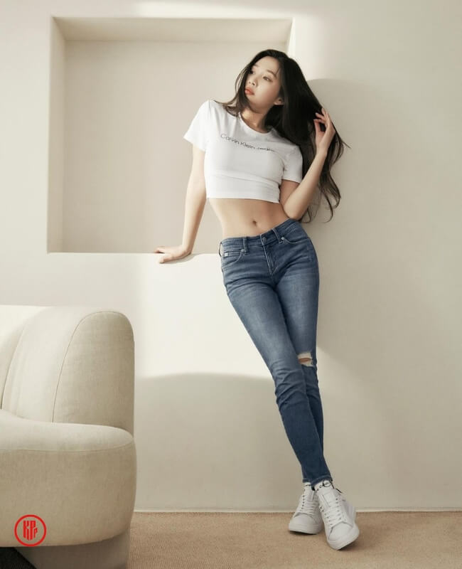 Red Velvet Joy low-rise jeans