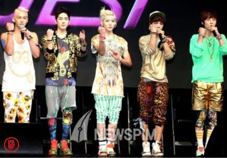 10 Kpop Idols Worst Stage Outfit, According to Netizens KPOPPOST