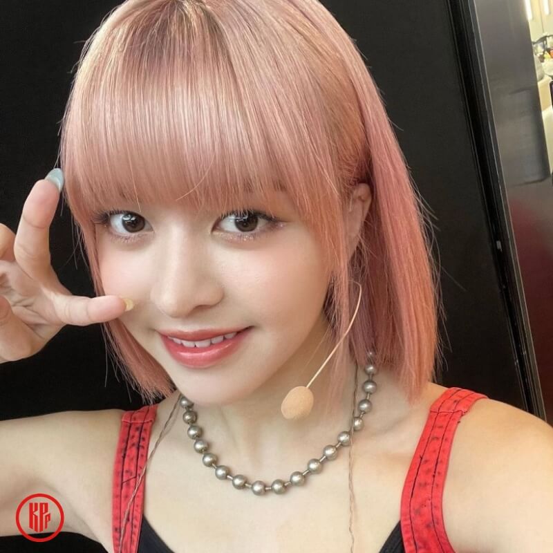 NMIXX Lily's pink hair color