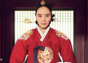 powerful queens in Korean historical drama: Queen Hwaryeong "Under the Queen's Umbrella"