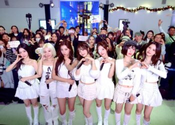 ICHILLIN' at Hong Kong Observation Deck sky100