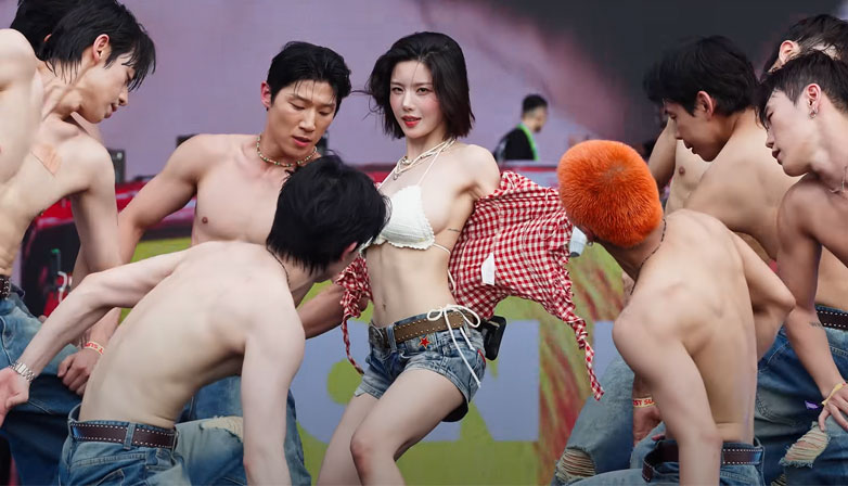 Kwon Eunbi at Waterbomb 2025. | YouTube