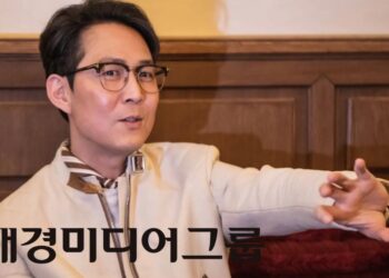 lee jung jae artist group maekyung media group investment
