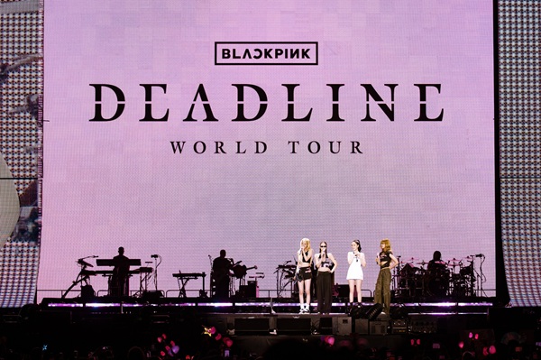 BLACKPINK "Deadline World Tour" in Paris