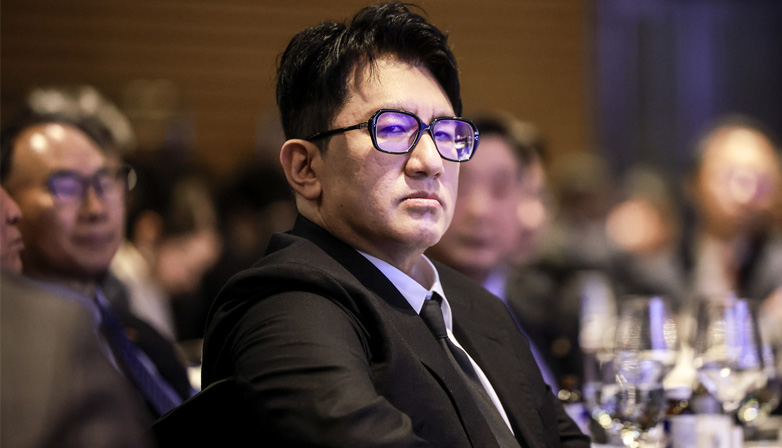 Bang Si Hyuk. | Naver