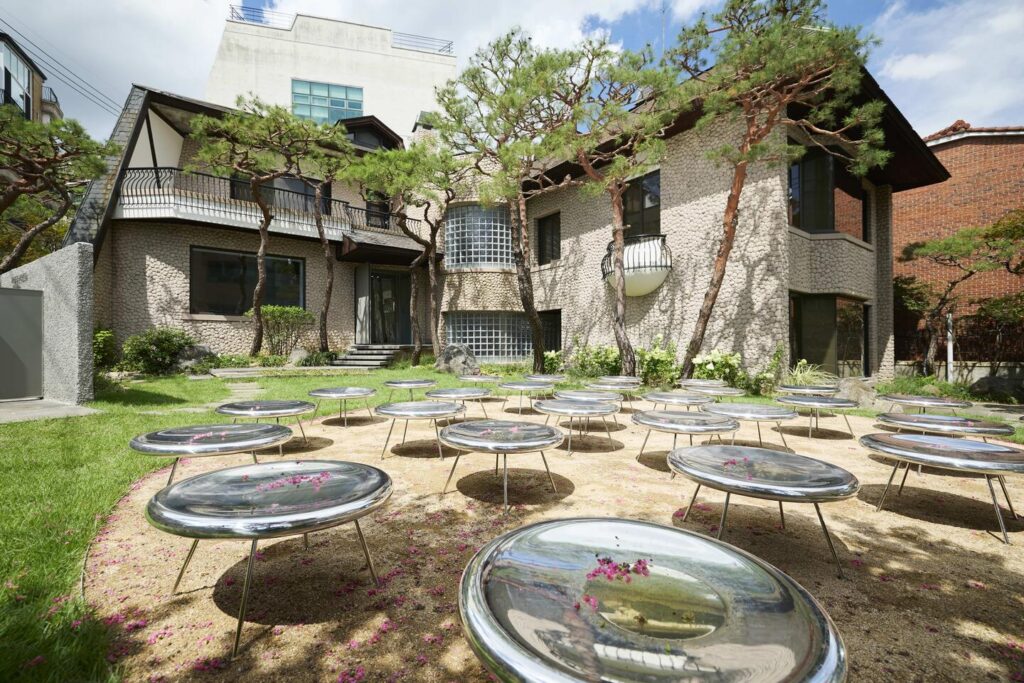 The entrance of Frieze House Seoul