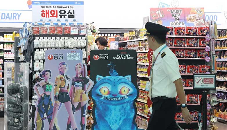 Food products of "KPop Demon Hunters" displayed at a shop in Incheon Airport. | Yonhap