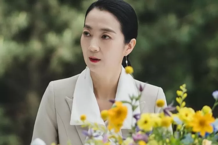 Kim Joo-ryoung as Grace in "Queen of Tears"