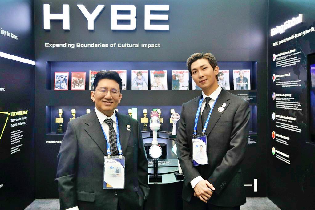 (L-R) Bang Si Hyuk and Kim Nam Joon | Yonhap