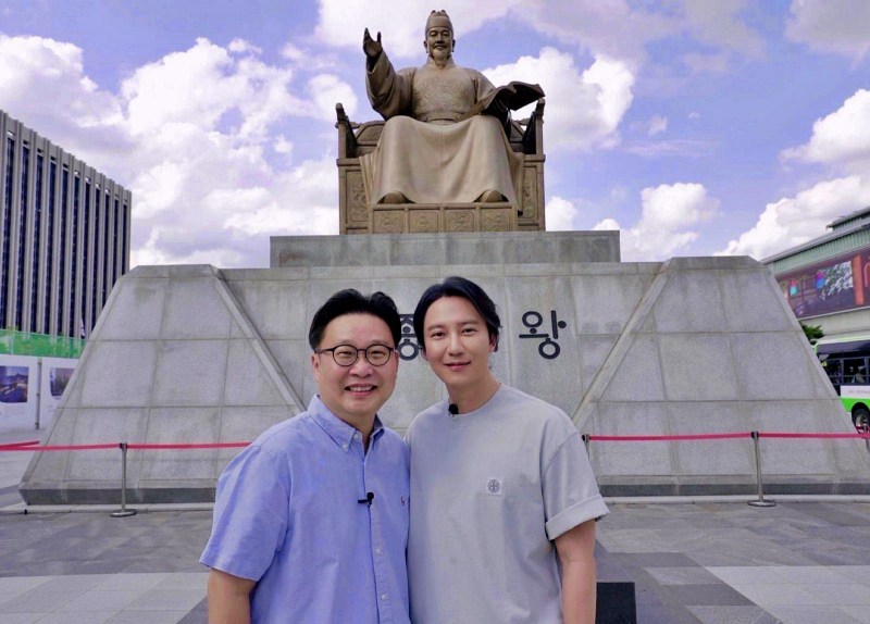 (L-R) Professor Seo Kyung Duk and Kim Nam Gil | Credit: Professor Seo Kyung Duk's team via sportschosun