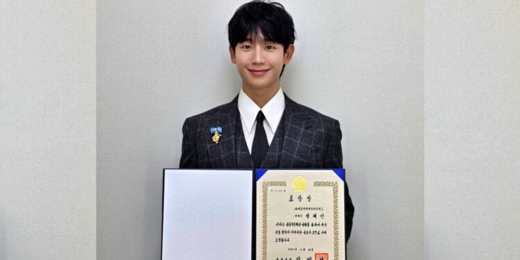 Heart of Gold: Jung Hae In Receives Prime Minister’s Commendation for Philanthropy