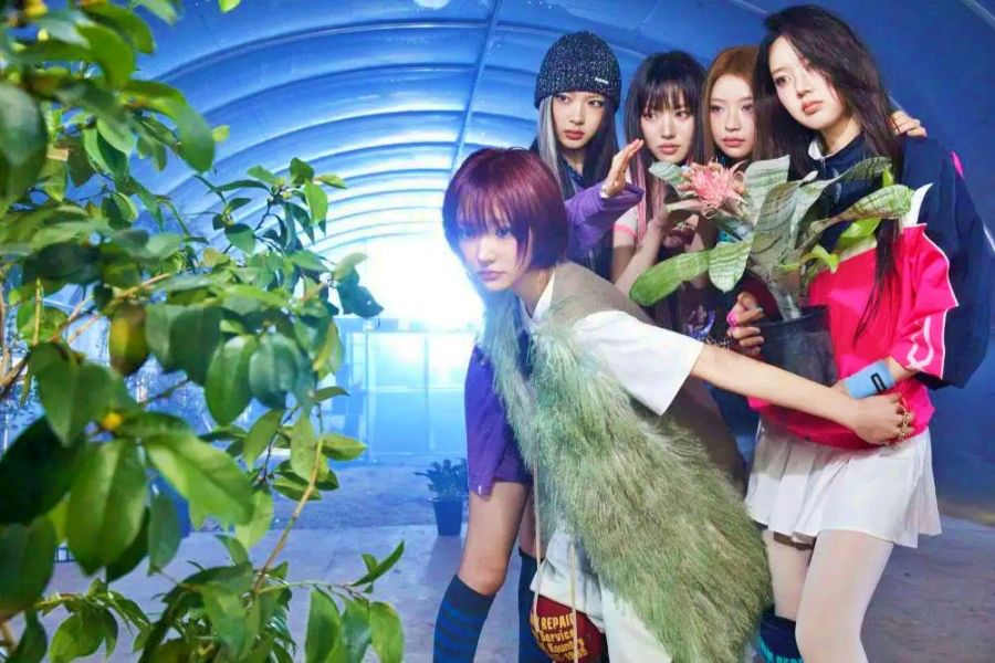 K-pop girl group KiiiKiii | Starship Entertainment