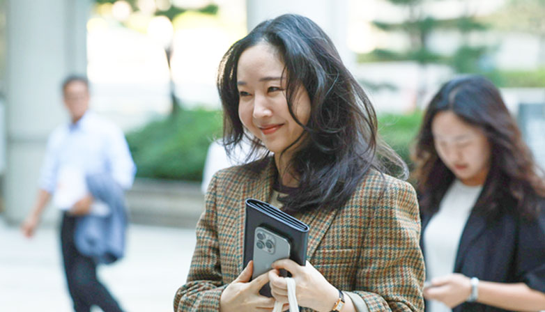 Min Hee Jin. | Naver